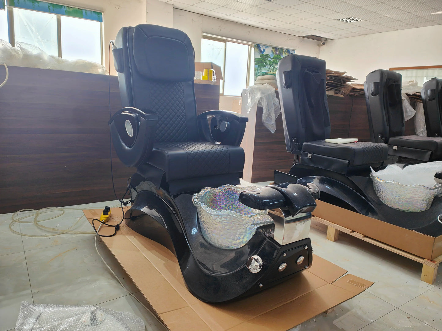 Corona Factory Direct Sale Luxury Nail Salon Equipment Pedicure Manicure Chair Foot Spa Massage Chairs for Sale US Warehouse